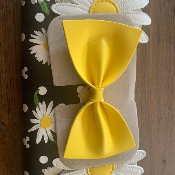 New Loungefly Minnie Mouse Daisy Zip Around Wallet - Picture 9 of 9